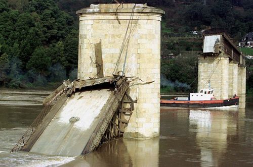 Hintze-Ribeiro Bridge